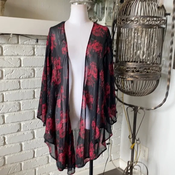 TORRID FLORAL SHIRTTAIL FLOWY KIMONO PLUS SIZE 1X 2X EXCELLENT - Picture 1 of 6